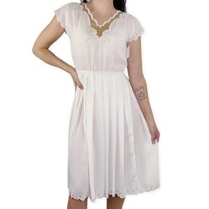 Vintage 70’s pleat embroidered dress S
